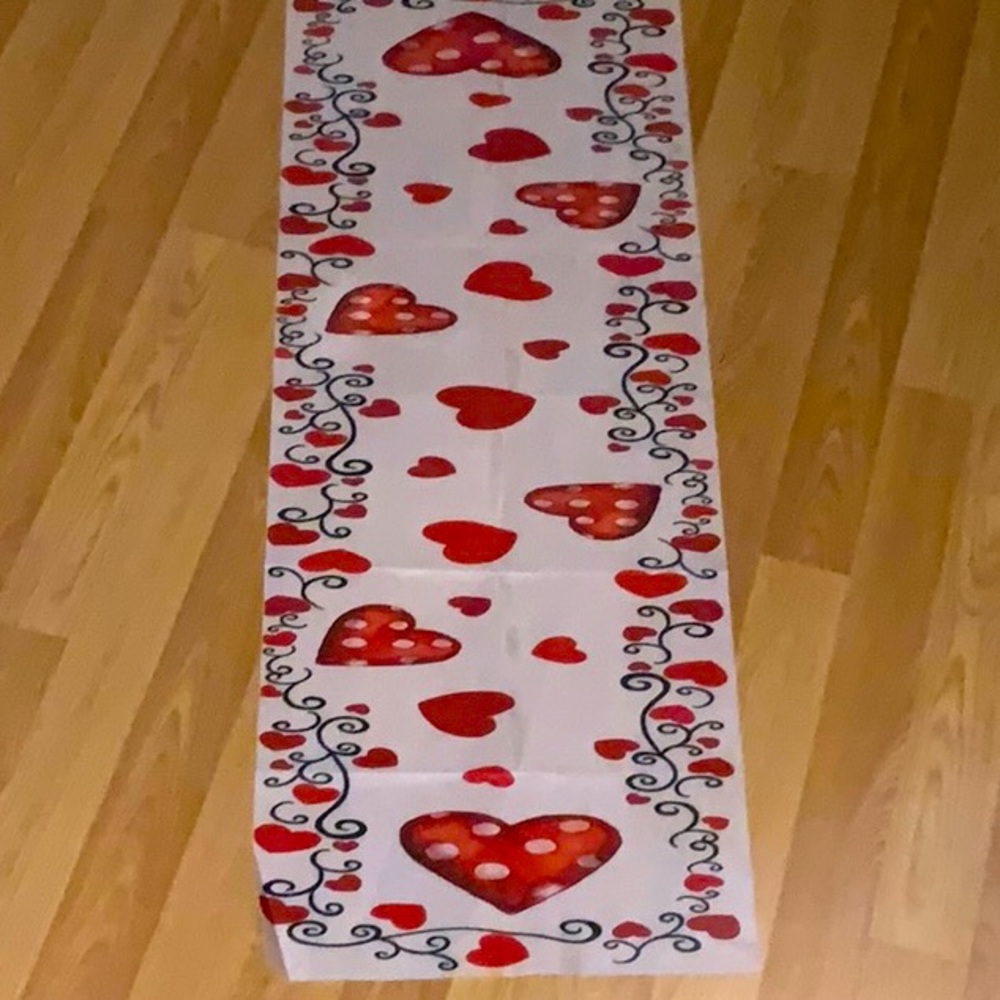 3$🤩Heart Pattern Table Runner❤️